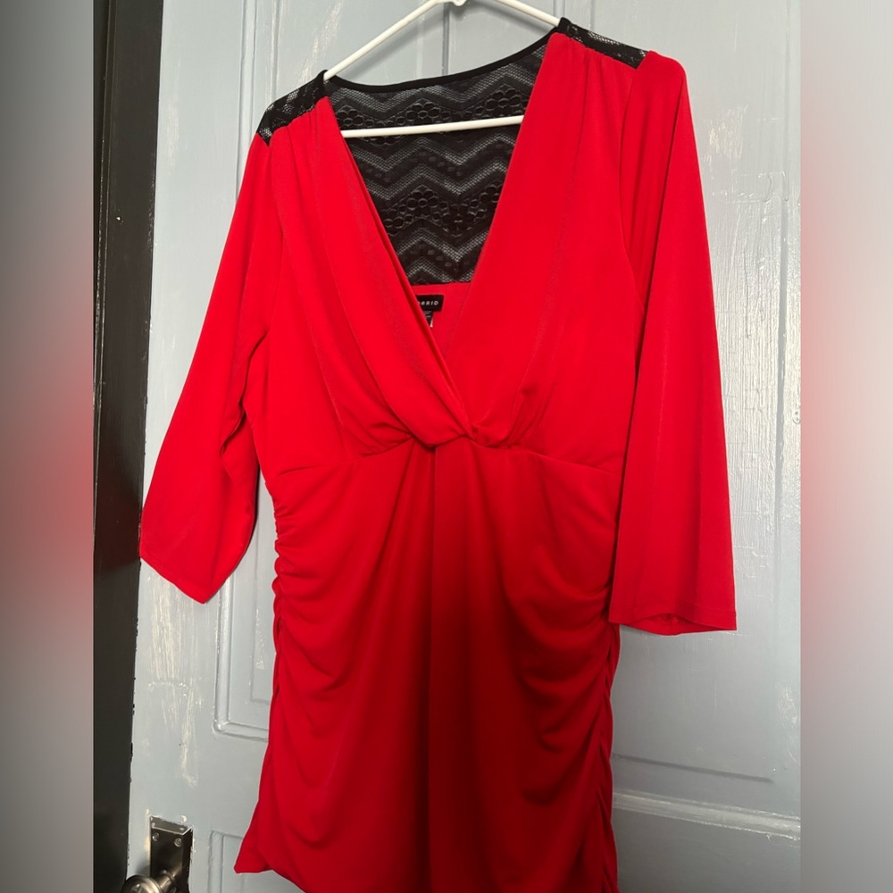 Torrid ruched red and black lace detail top 3x